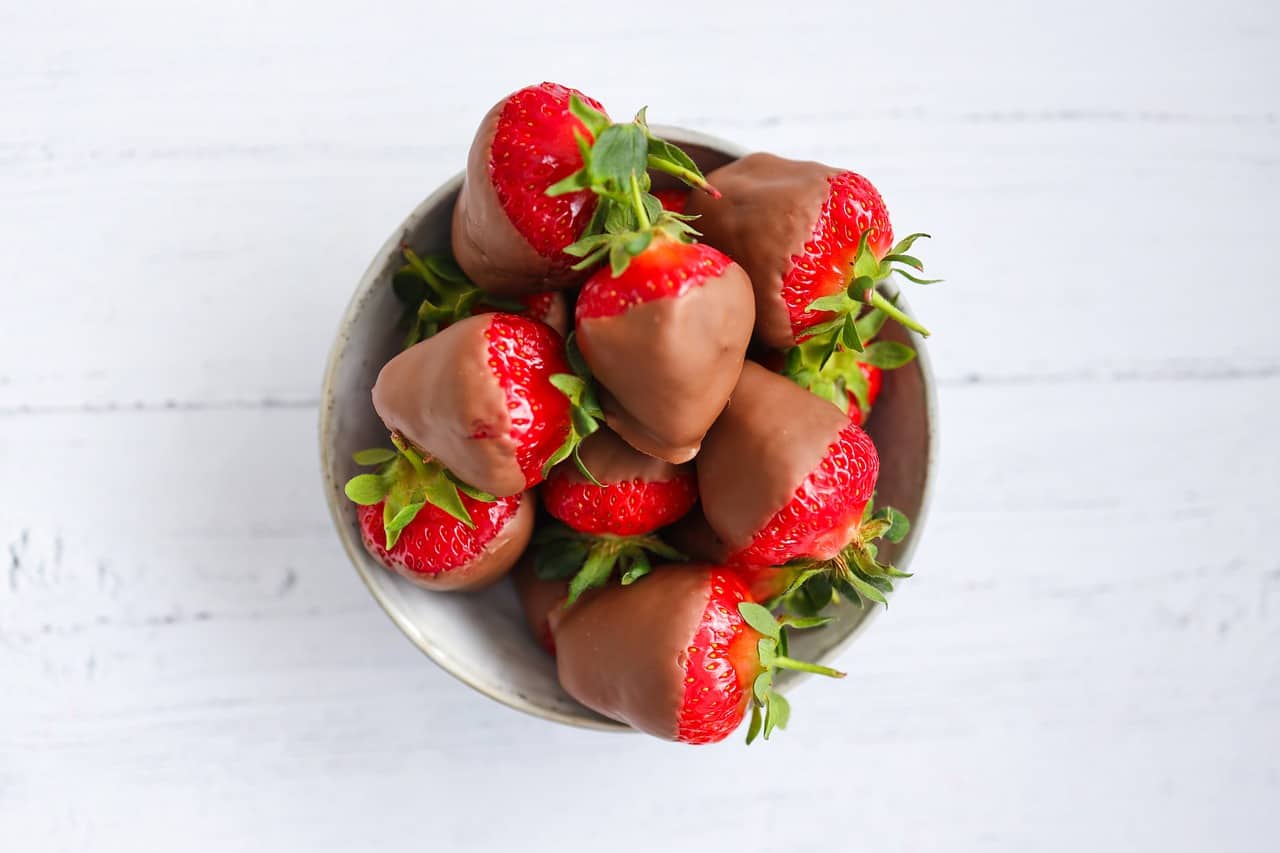 Chocolate Coated Strawberries - Easter EORTH