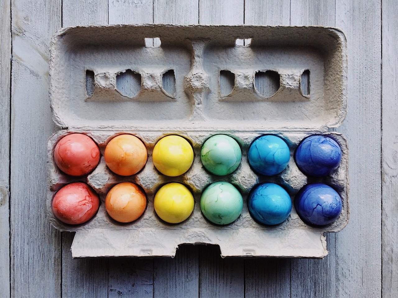 DIY Coloured Eggs